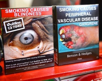 Zákon zavede odpuzující varovné snímky na krabičkách cigaret