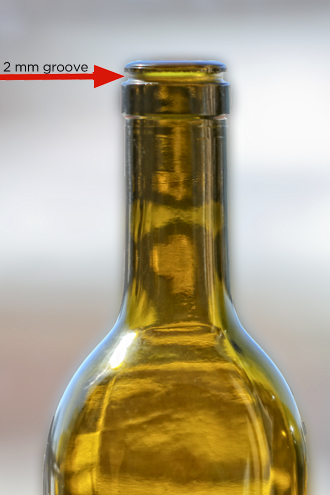 Americký vědec vyřešil problém s vínem stékajícím po hrdle lahve