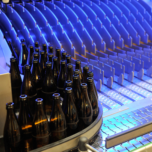 Růst nápojového průmyslu posiluje poptávku po strojích