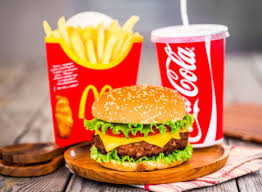 McDonald’s sází na papírové obaly a plánuje mít separační místnosti