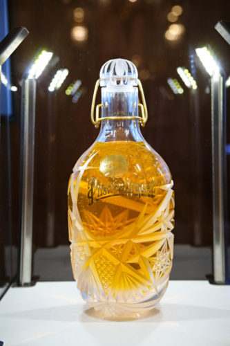 Charitativní aukční lahve Pilsner Urquell oslavují třicet let svobody