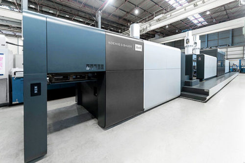 Hybridní tiskový stroj kombinuje digi tisk a ofset