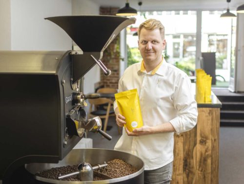 Praženou výběrovou kávu značky MOTMOT ve výrazném žlutém balení nám představil Pavel Klein